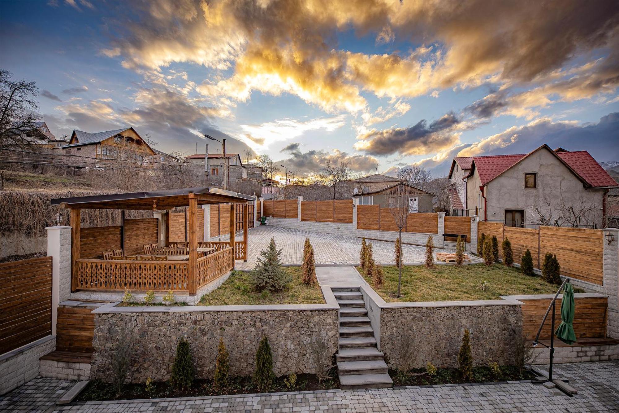 Taniqinn Dilijan Hotel Εξωτερικό φωτογραφία